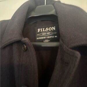 Filson long mackinaw jacket
men's large
navy blue wool